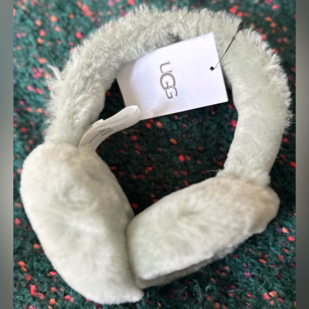 🎸UGG🎸🔥NWT🔥Sheepskin Embroidery Earmuff Grey Mist - Picture 7 of 14